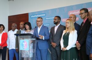 Carlos Peña pide a Luís Abinader gobernar para los dominicanos y olvidar agenda globalista