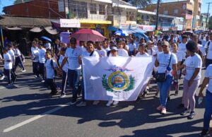 LOS BLOQUES DOS Y TRES DE VILLA FARO PARTICIPAN EN MARCHA POR LA PAZ