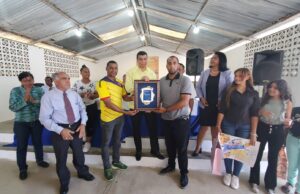 Escuela de dibujo artístico concluye exposición y concurso pintando a Duarte en el mes de la Patria