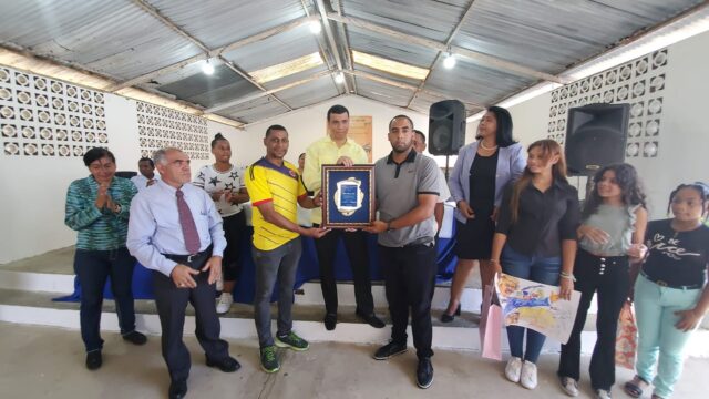 Reconocimiento Por Su primera Muestra Individual al prof. Nicolas Barranco Saro