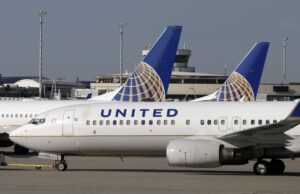 Aerolínea United deja de cobrar a los padres para sentarse junto a sus hijos en sus aviones