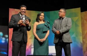 Pastor Dío Astacio recibe «El Supremo Galardón» otorgado por la Academia Cristiana de Cronistas de Arte