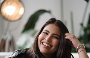 Nataly Mora, cantautora venezolana lanza su nuevo sencillo -911-