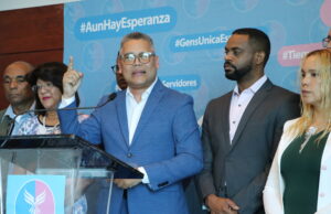 Carlos Peña revela Luis Abinader prohíbe se hable de Dios y de la Biblia en escuelas
