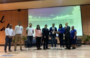 Fundación Arriba RD continúa sensibilizando a los futuros profesionales del país sobre la importancia de la integración de las TICS en su día a día