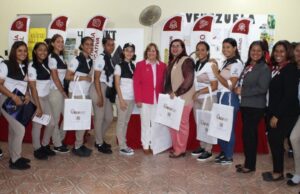 Universidad Nacional Evangélica participa en feria vocacional en Santiago
