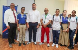 INEFI entrega utilería y anuncia remozamiento y techado canchas Liceo Juan Pablo Duarte