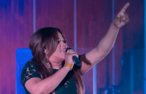 La cantante cristiana, Sarah Suberví, lanzó su nuevo tema musical titulado Como Águila