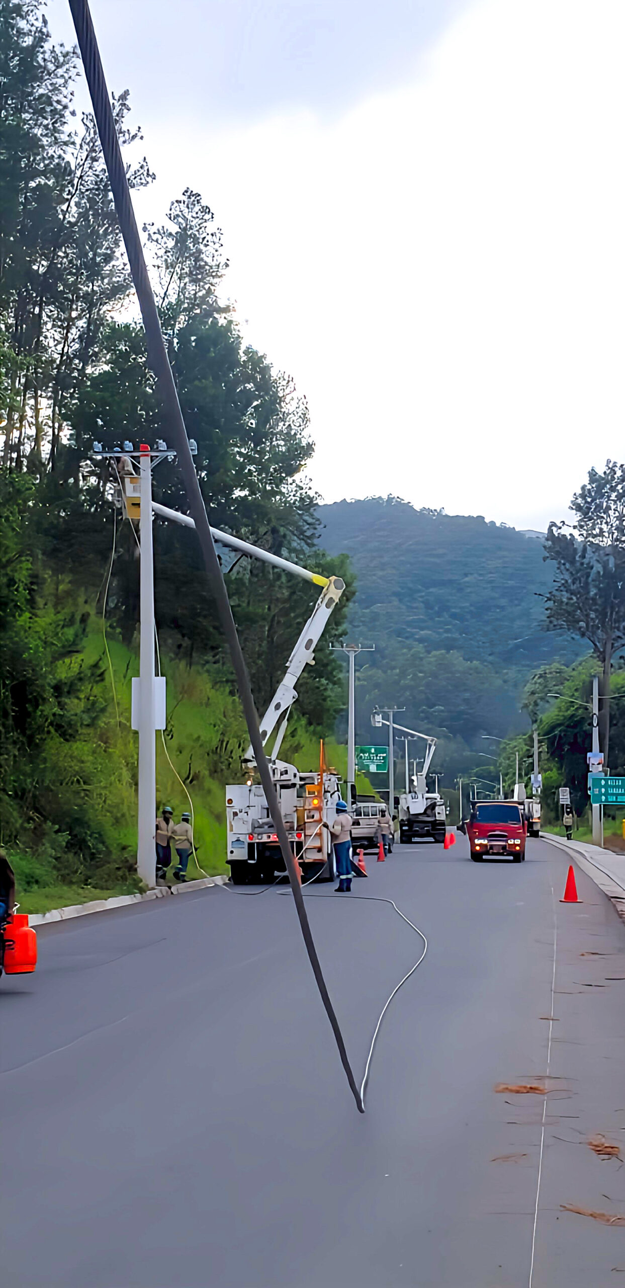 Edesur instala nuevas redes en Ocoa y electrificará acueducto múltiple ...
