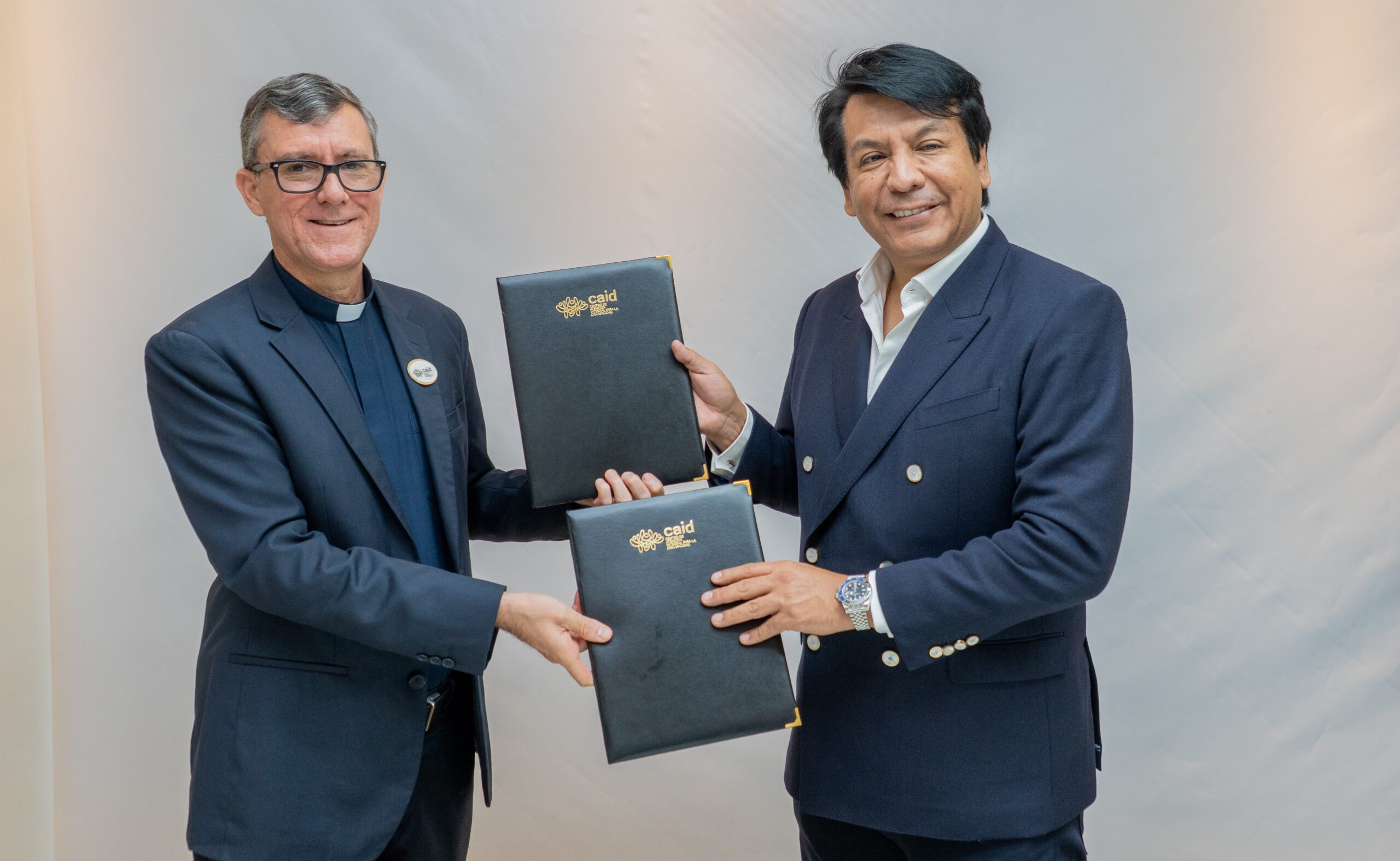 ISM y CAID firman acuerdo para fortalecer la atención terapéutica ...