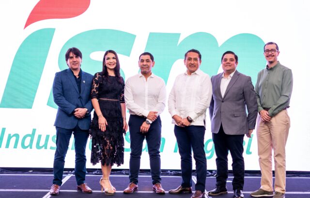 Hardy Retamozo, Astrid Beltré, Carlos Butron, Mario Medina, Eduardo Venegas y Diego Rodríguez