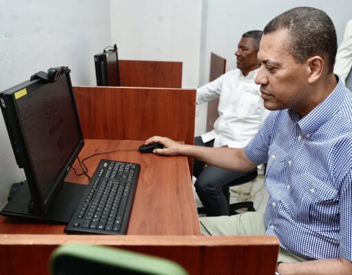 Indotel lleva fibra óptica y formación digital a Hondo Valle con nueva Sala Digital