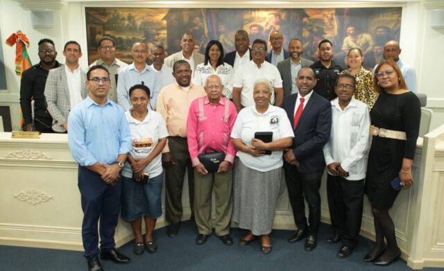 Lideres pastorales junto al alcalde Junior Santos