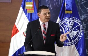 Menoscal Reynoso advierte sobre la “guerra de la mentira” y llama a defender la soberanía frente a las potencias