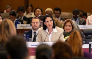 Primera dama expone en Washington sobre los avances del país en tecnología educativa