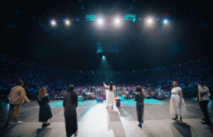 Más de 4 mil personas aceptaron a Cristo en el inicio de la gira “Levántate” de la pastoraYesenia Then en el Coliseo de Puerto Rico