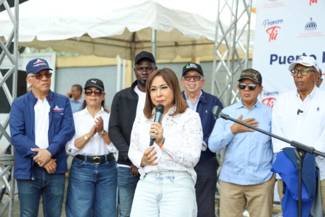 2.Mayra Jiménez, directora general de Supérate, durante su discurso emotivo ante los presentes.