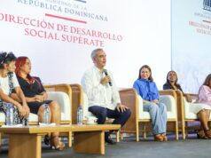 Familias beneficiarias de Supérate comparten en diálogo cercano con el presidente Luis Abinader