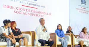 Familias beneficiarias de Supérate comparten en diálogo cercano con el presidente Luis Abinader