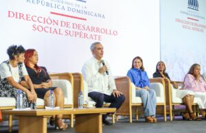 Familias beneficiarias de Supérate comparten en diálogo cercano con el presidente Luis Abinader