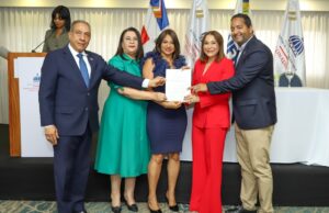 Supérate lidera alianza para graduar primer grupo de madres y padres en cuidados y apoyo a personas con discapacidad