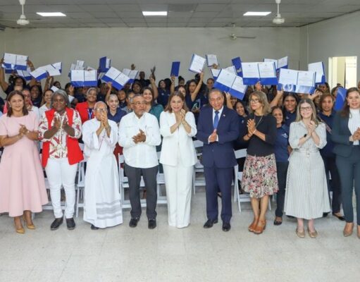 Supérate y Conape habilitan más de 70 personas cuidadoras de personas adultas mayores en Azua