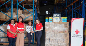 McBride (Caribbean) Limited dona insecticidas BOP a la Cruz Roja Dominicana para frenar la propagación del dengue