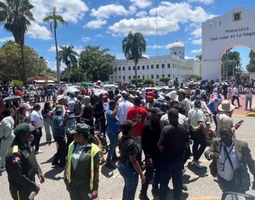 Multitudinaria marcha en San Juan rechaza minería en Loma Romero y otorga plazo de siete días al presidente Luis Abinader