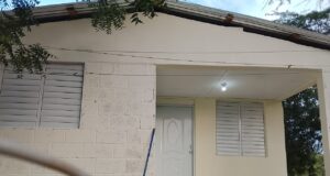 Iglesia Fundamento Bíblico y Fundación AYO entregan vivienda en Guayabal, Elías Piña