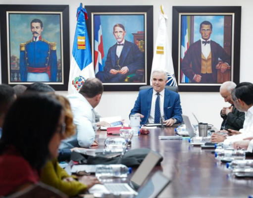 Educación regula uso de celulares y pantallas en escuelas dominicanas