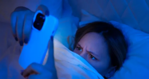 ¿Haces “doomscrolling”? Así puede estar afectando tu salud mental