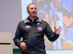 Iván Gómez motiva a “conquistar el Everest personal” en conferencia magistral
