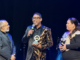 Jameson Ramírez recibe reconocimiento por sus 30 años de trayectoria musical en premios Galardón 2026