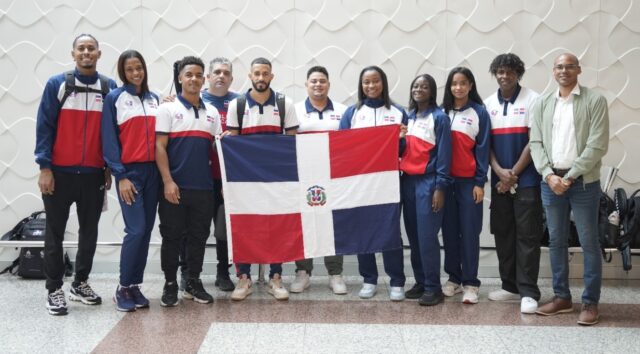 PIE DE FOTO BADMINTON SUDAMERICA La delegación de badminton de la República Dominicana que participa en los torneos de Perú, Paraguay y una concentración en Sao Paulo, Brasil. (1)