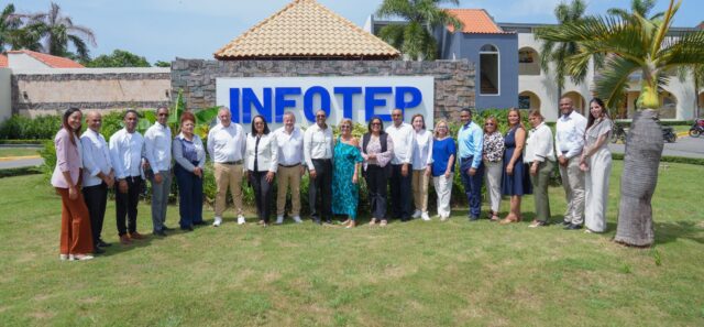 Recibimiento de la delegación por parte del INFOTEP