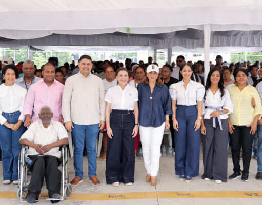 Supérate entrega Bono de Emergencia a más de 1,400 familias afectadas por las lluvias en el Distrito Nacional