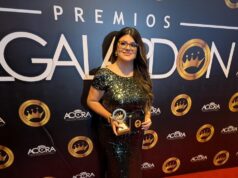 Stephanie Calvinisti recibe el Premio El Galardón Internacional 2026 como Mejor Comunicadora