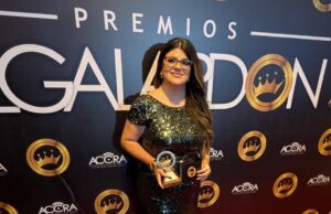 Stephanie Calvinisti recibe el Premio El Galardón Internacional 2026 como Mejor Comunicadora