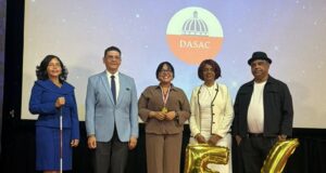 Ángela Rodríguez es galardonada con la Medalla al Mérito en el 54º aniversario del Círculo de Locutores