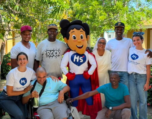 Donde otros ven olvido, Héroes de la Salud siembra esperanza