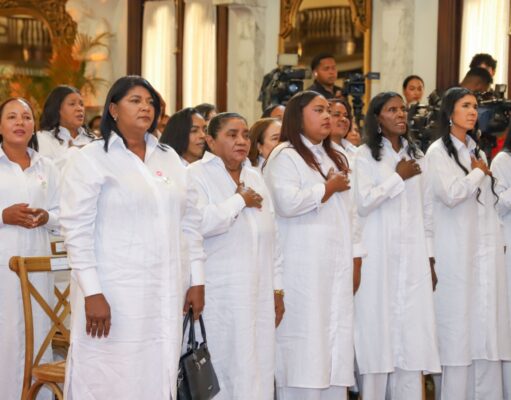 Sexta edición de Supérate Mujer reconoce a 35 mujeres del Programa SÚPEREmprendedoras