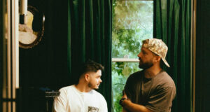 Ganador del Latin GRAMMY®, Mike Muñoz, colabora con Evan Craft en «Vale La Pena»