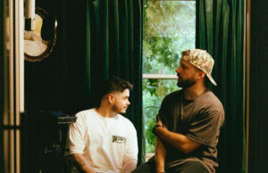 Ganador del Latin GRAMMY®, Mike Muñoz, colabora con Evan Craft en «Vale La Pena»
