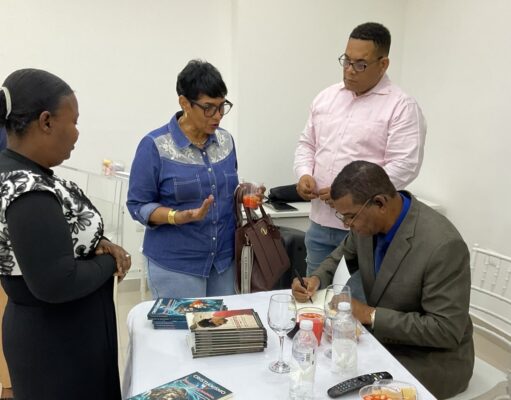 Obispo Ynocencio Vargas pone en circulación su libro El cristianismo vs. el feminismo radical en Barahona
