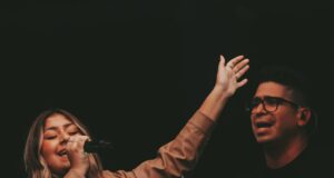 Daniel Calveti y Daniela Calveti encuentran motivos para agradecer con «JIREH»