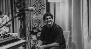 Natán Calveti convierte una conversación con Dios en canciones con ¿Qué Quieres De Mí?, su debut discográfico