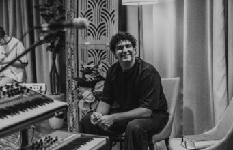 Natán Calveti convierte una conversación con Dios en canciones con ¿Qué Quieres De Mí?, su debut discográfico