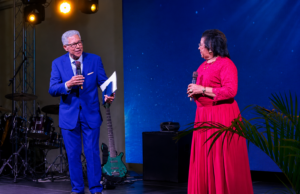 Iglesia Buenas Nuevas celebra 50 aniversario con una emotiva noche de gratitud a Dios