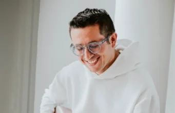 Vasija de Barro presenta «Completa Calma», una celebración a la fidelidad De Dios