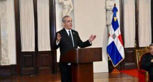 Presidente Abinader llama a convertir la oración por el país en un compromiso de servicio